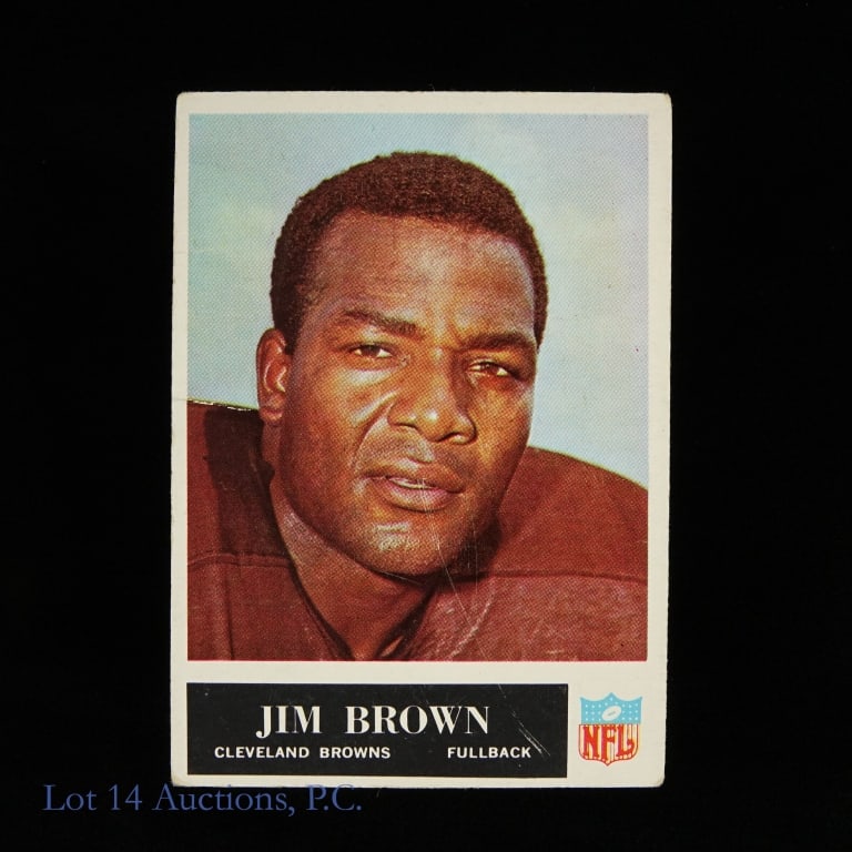 1965 Topps #31 Jim Brown Football Card: 1965 Topps football card #31 - Jim Brown. The card is ungraded. Corners are busted. See picture of condition.