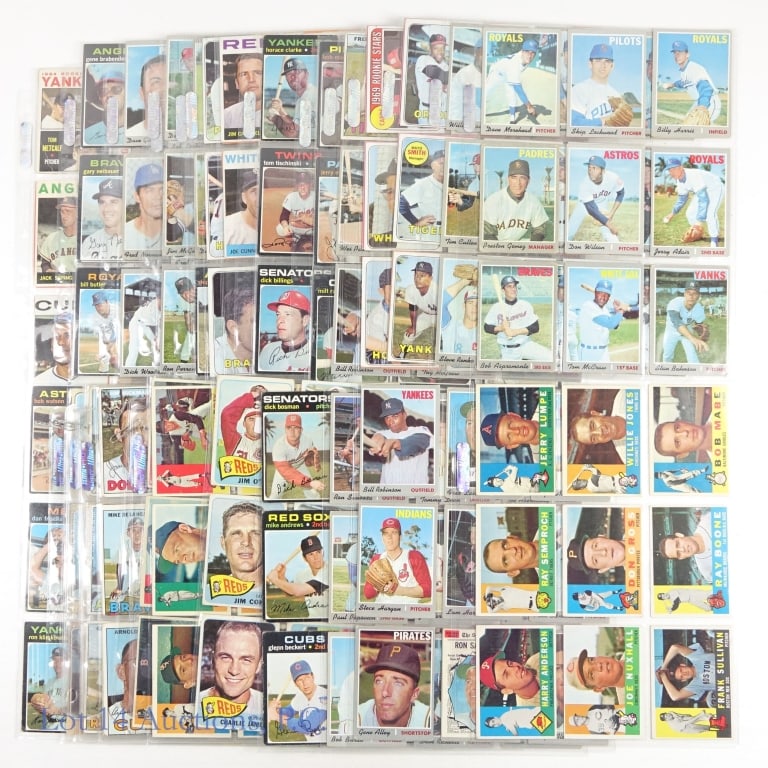 Topps Baseball Cards 1960 Through 1971 (300): Approximately 300 Topps baseball cards covering the years 1960 through 1971. Mostly a mixture of commons and semi-stars with a couple of HOF'ers mixed in. Condition varies with many cards having typic