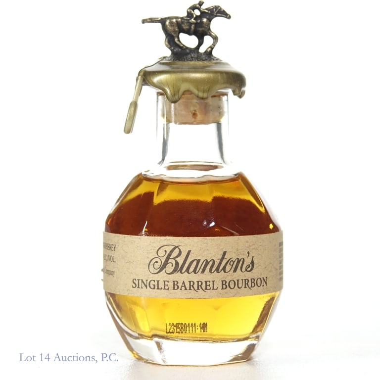 *Blanton's Single Barrel Bourbon Mini Bottle 50ml*: Blanton's Single Barrel Bourbon Mini (2023), 46 1/2% ABV, 50 ml. *Seal is cracked, but in place. Please see photos for condition and fill level.