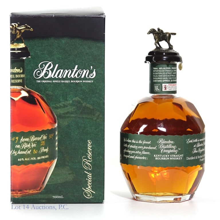 Blanton's Green Label Single Barrel Bourbon "T"**: Blanton's Green Label Single Barrel Bourbon, 80 Proof, 70 cl, Letter T, Dump Date: 08-07-23, Barrel #106, Bottle #171. Box included. NO bag. ** Broken seal wax. ** Please see photos.