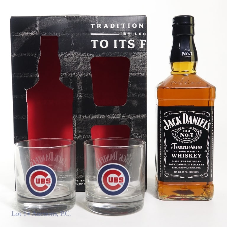 2015 Jack Daniel's TN Whiskey Cubs Gift Set: 2015 Jack Daniel's Tennessee Whiskey, 80 proof, 750ml. in gift set with two Cubs rocks glasses.