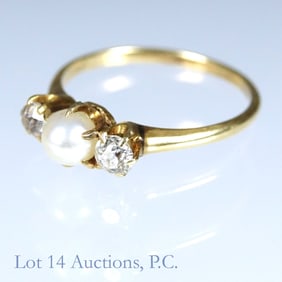 "18K" Yellow Gold Pearl & Diamond Ring
