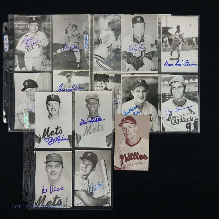 Baseball B&W Postcards (41 - 39 Signed): Collection of 41 black & white postcards featuring Major League Baseball players. 39 are signed. This lot is sold "as is" with no guarantee or COA. Signe postcards include: Cal Abrams (Brooklyn Dodger