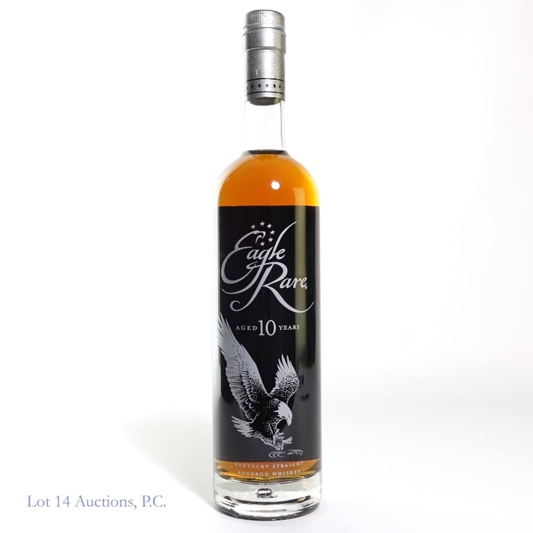 Eagle Rare 10 Yr Bourbon (2025): Eagle Rare Kentucky straight bourbon whiskey. 10 years. 45% ABV (90 proof). 750 ml. Buffalo Trace Distillery. Etch: L25072 0104:36B. Etch is slightly faded at end.