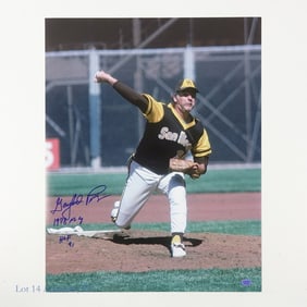 Gaylord Perry Padres Signed 16"x20" Picture COA