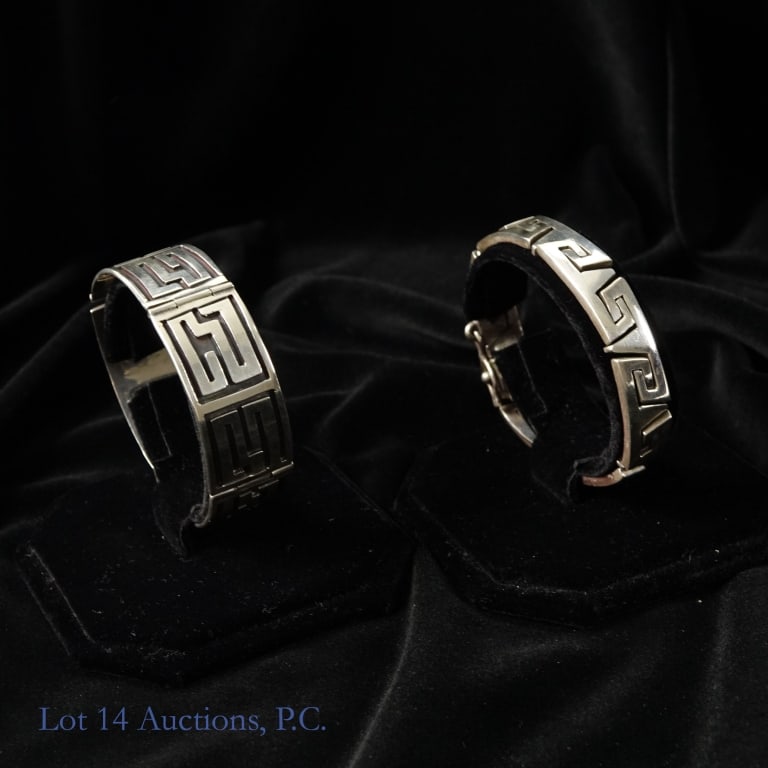 Sterling Silver Mexican Taxco Bracelet (2): Sterling Silver Mexican Taxco Bracelets. Sterling Silver Mexican Taxco chain link bracelet. Weighs 60g/1.93ozt and is approx. 7.5" long. Marked Mexico 925. Shows some signs of tarnish. ***** Sterling 