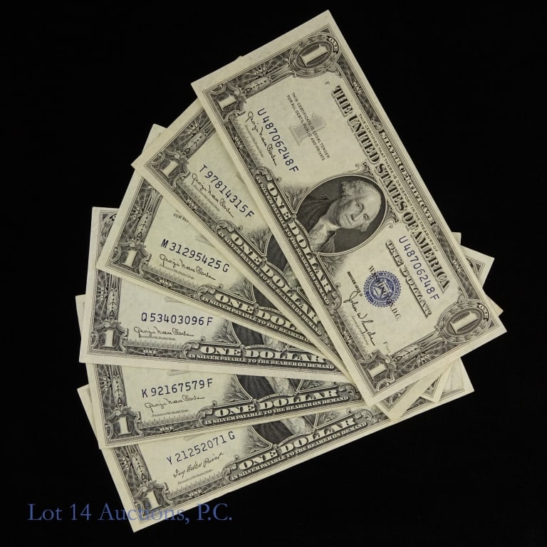 1935 USA $1 Silver Certificates - Blue Shield (6): Six (6) series 1935 United States $1 silver certificates - blue seal. Per consigner, all XF - AU as follows: ---series 1935-D $1 (5); and ---series 1935-E (1). *** Lot 14 Auctions is not a professiona