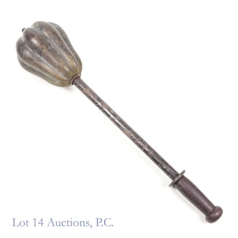 Chui Flanged Chinese Mace 19th / 20th Century China: Chui mace from late 19th or early 20th century China. Steel shaft set in wood handle at one end and in bronze head at the other. Approximately 24" long. Weight: 3.6 pounds (1.6 kg). Signs of wear and 