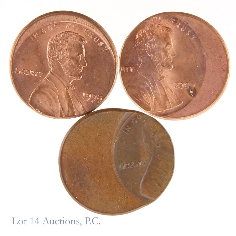 USA Lincoln Cent Off-Center Errors (3): Three (3) United States Lincoln memorial cents with the off center error with consigner grades as follows: ---1995 (P) Lincoln 1c 5% off center grades gem BU; ---2000 (P) Lincoln 1c 25% off centered e