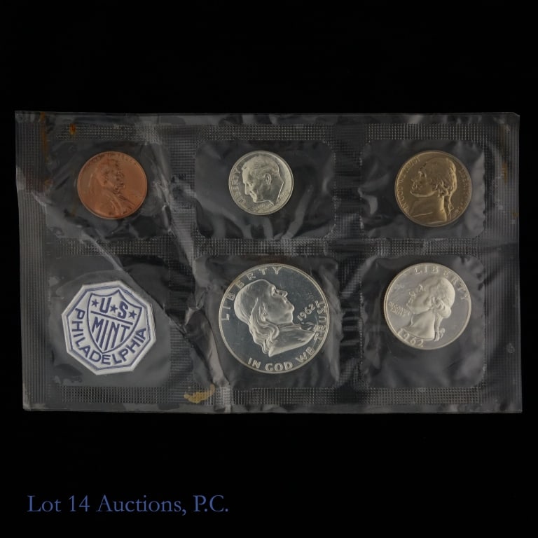 1962 (P) USA 5-Coin Silver Proof Set in OGP: 1962 United States silver 5-coin proof set (Philadelphia Mint) in its original blister pack. Half dollar, quarter and dime metal is 90% silver. Mintage is 3,218,019. *** Lot 14 Auctions is not a profe