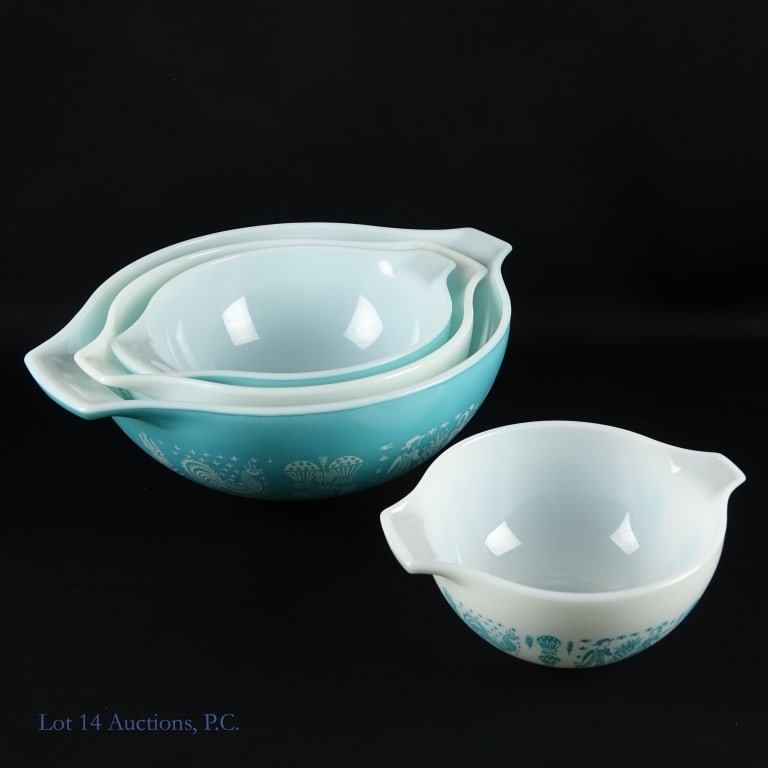 Pyrex Butterprint Cinderella Bowl Set: Set of 4 nesting bowls from the Pyrex Cinderella series in the pattern Butterprint. A little dirty but otherwise very good condition. Largest bowl has a diameter of 10.5", smallest has a diameter of 6