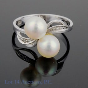 18K (750) White Gold 2-Pearl Ring, Size 6.75