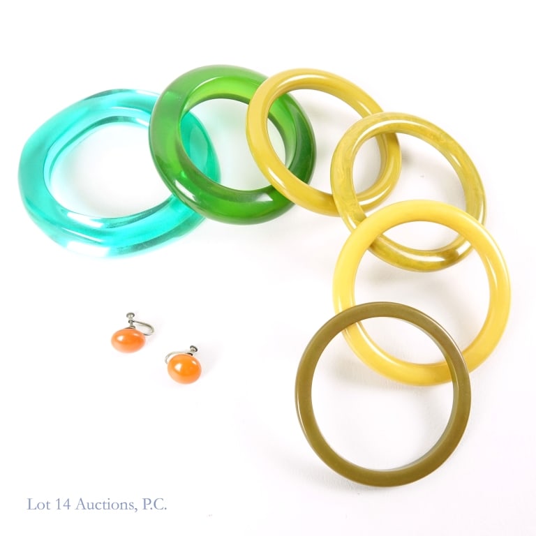 Bakelite & Acrylic Bangles (6), Earrings: 6 assorted Bakelite and acrylic bangles and 1 pair of earrings. All show no signs of use / wear. See photos for more details.