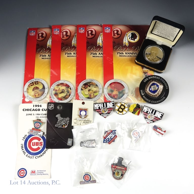 Michael Jordan Fine Silver Medallion, Sports Coll.: One troy ounce Michael Jordan Signature Series Medallion in .999 fine silver, by The Highland Mint. Limited edition 0244 / 1000. In original box ****** Lot also includes 4 Washington Redskins 75th Ann