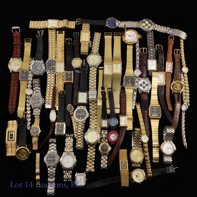 Bulova Watches Without Movements (50): Fifty (50) various Bulova watches without movements. Used as display pieces, these are actual watch cases with dials and crystals, on original bands or bracelets but without watch movements installed.
