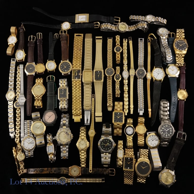 Bulova Watches Without Movements (50): Fifty (50) various Bulova watches without movements. Used as display pieces, these are actual watch cases with dials and crystals, on original bands or bracelets but without watch movements installed.