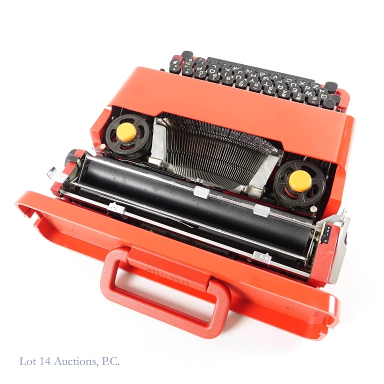 Olivetti Valentine Portable Typewriter - 3