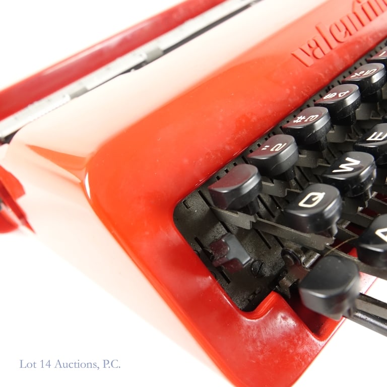 Olivetti Valentine Portable Typewriter - 4