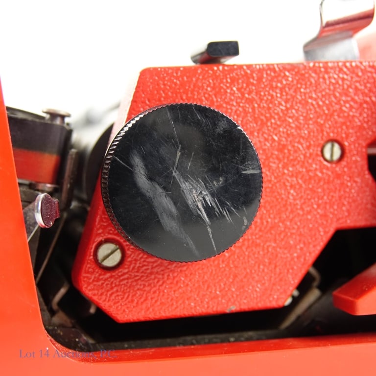 Olivetti Valentine Portable Typewriter - 5