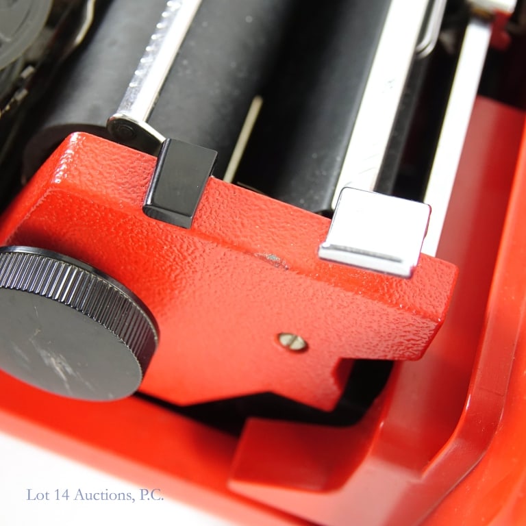 Olivetti Valentine Portable Typewriter - 6