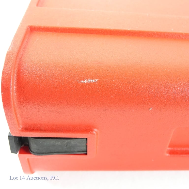 Olivetti Valentine Portable Typewriter - 7