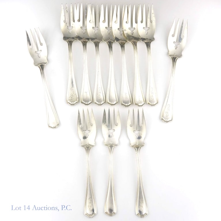 Reed & Barton Sterling Hepplewhite Forks (12 pcs) (1 of 4)