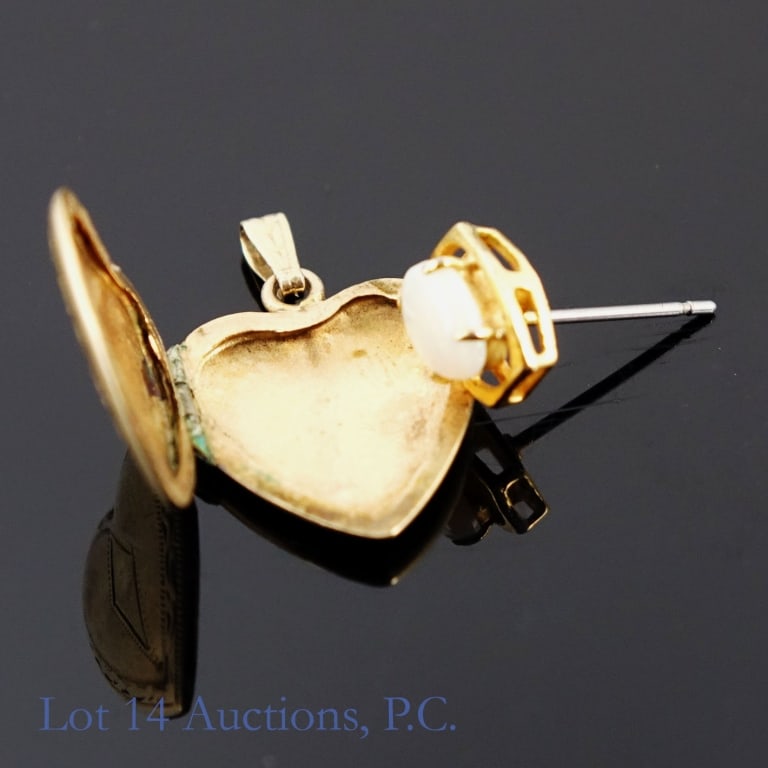 10k Y Gold Heart Locket and Opal Earring: 10k yellow gold heart shaped locket. Has an art deco design on the front and the name Judy in cursive on the back. Hinged, opens and closes easily. Marked 10k on the connector. Lot also includes a sma