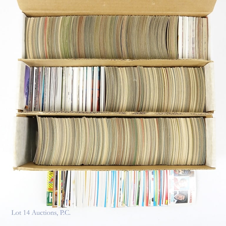 NHL Hockey and Pro Wrestling Trading Cards: Over 1200 NHL hockey cards. Many dating from the 1970s, with some 1990s cards. Good mix of Topps and O-Pee-Chee. Condition varies. Some Hall of Fame players represented. ***** Approximately 100 pro wr