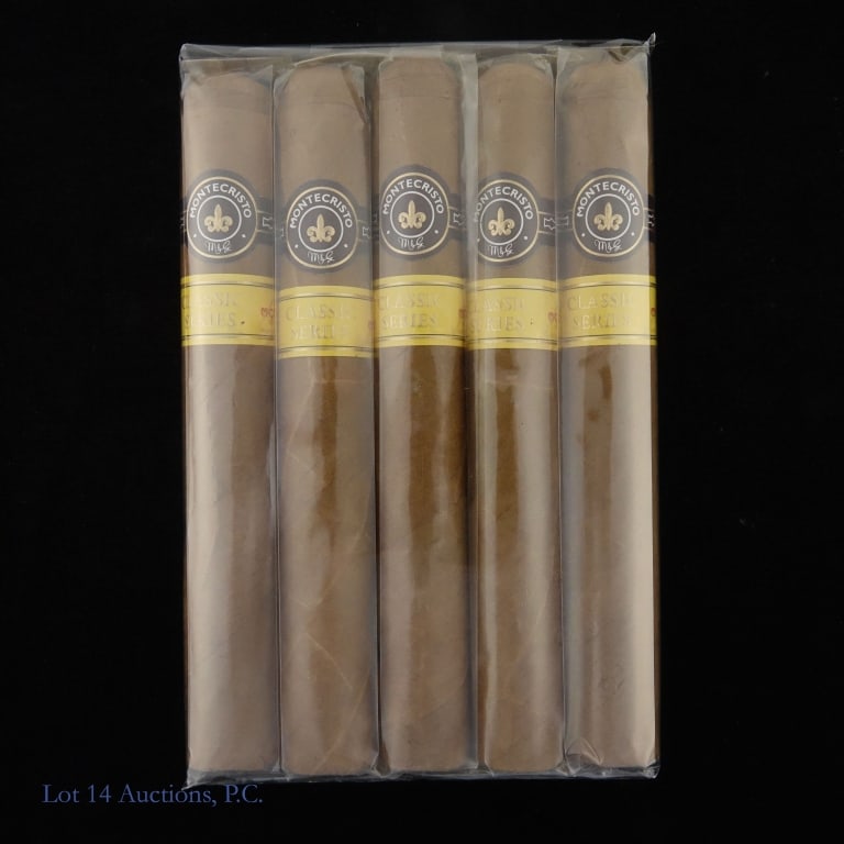 Montecristo Classic Series Toro Cigars (5 Pack): Five (5) pack Montecristo Classic Series Toro cigars 6" x 52 ring.
