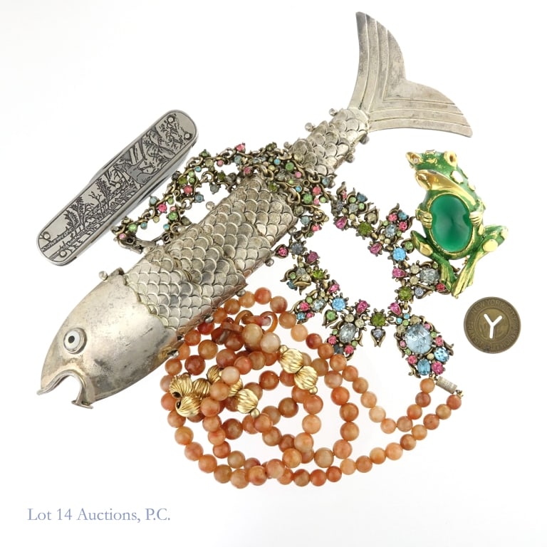 Vintage Jewelry & Trinkets (Hattie Carnegie, More): Vintage Jewelry and trinkets, some designer. Lot includes: one NYC transit token dating from the 1970s or 1980s, one pocket knife with a nature scene on either side, an agate bead necklace