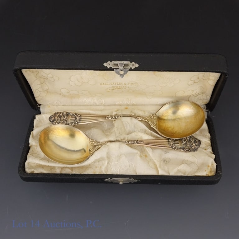 Towle "Georgian" Sterling Soup Spoons w/ Box: Two sterling silver soup spoons from Towle Silversmiths in their famous "Georgian" pattern. Held in a leather and satin jeweler's box. Both spoons together weigh approximately 96.2g.