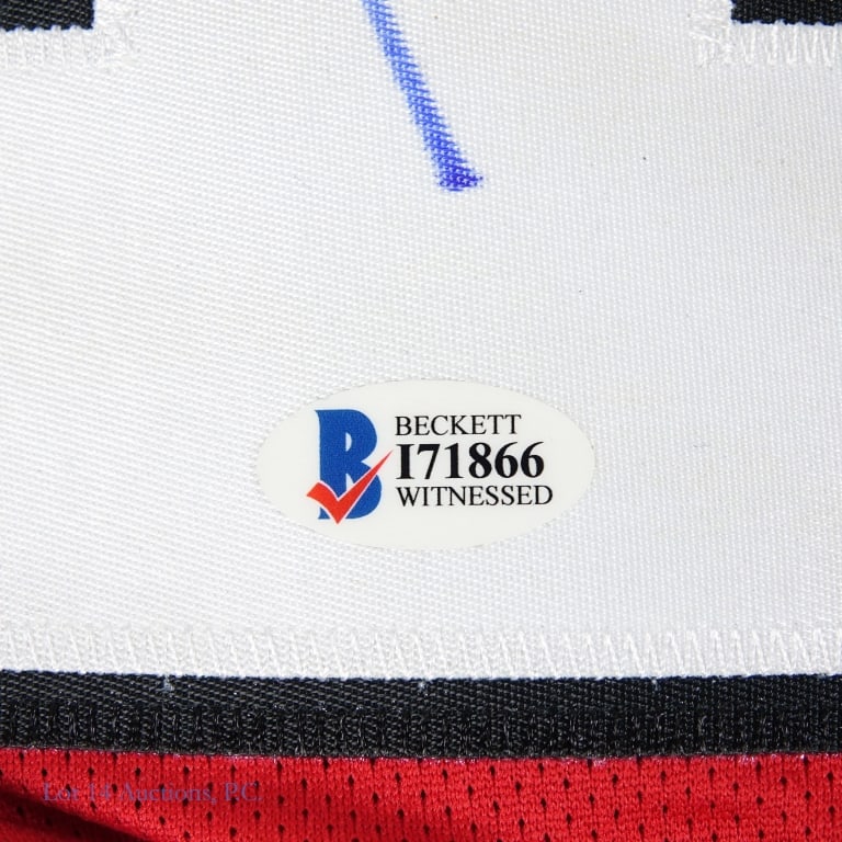 Patrick Sharp Signed Jersey & Puck - 4