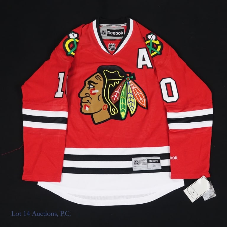 Patrick Sharp Signed Jersey & Puck - 5