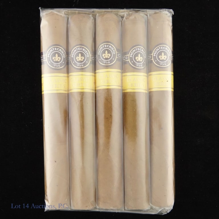 Montecristo Classic Series Toro Cigar 5 Pack: Montecristo Classic Series Toro Cigars, 6" x 52, Pack of 5, Wrapped: Connecticut Shade, Origin: Dominican Republic.