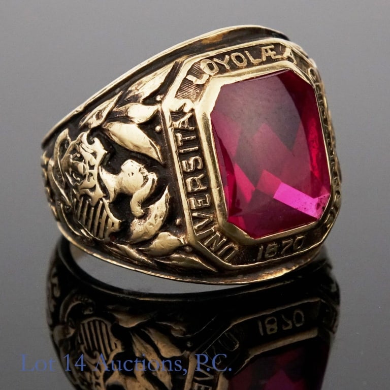 10k Y. Gold 1952 Loyola University Class Ring: 10k Yellow Gold 1952 Loyola University Chicago, Illinois Class Ring. Size 9.75. 14g.