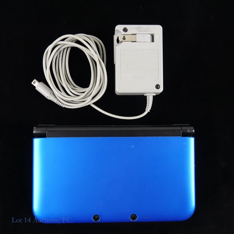 Nintendo Blue & Black 3DS XL System (T & W) (1 of 4)