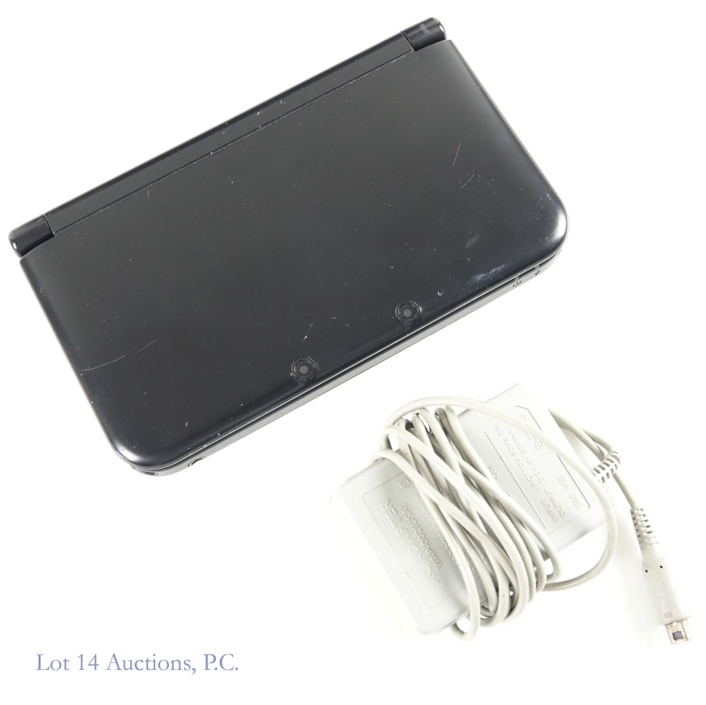 Nintendo 3DS XL System - Black (T&W) (1 of 4)