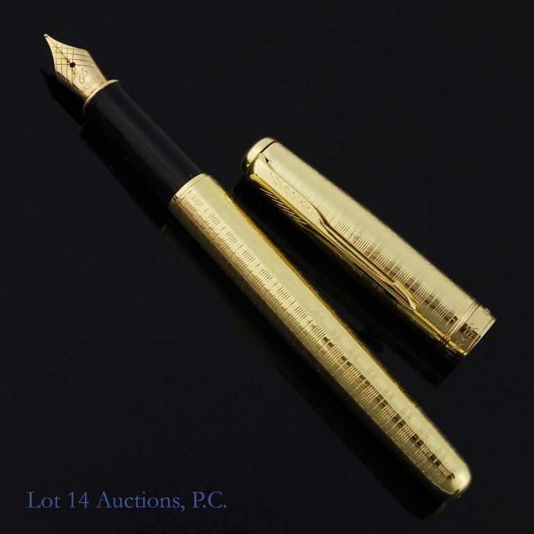 Parker Sonnet Cisele Fountain Pen 18K Nib: Parker Sonnet France Cisele fountain pen. 18K yellow gold nib. Very good condition. Parker ink converter included.