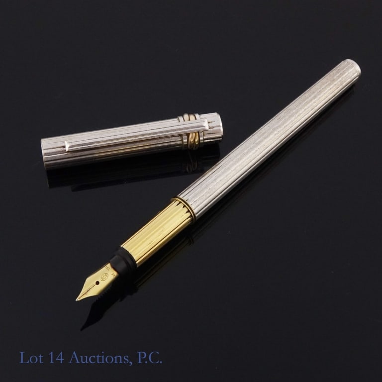 Les Must De Cartier Trinity Fountain Pen 18K Nib: Cartier Les Must De Cartier Trinity fluted barrel fountain pen. 18K yellow gold nib. Unique serial number engraved at the bottom.