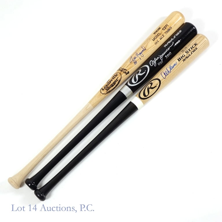 3 Signed Bats Heyward Dawson Oliver: Three baseball bats signed by former big league sluggers. Bats included in this collection are; Louisville Slugger Model C271 signed by Jason Heyward *** Rawlings Pro model bat signed by Andre Dawson