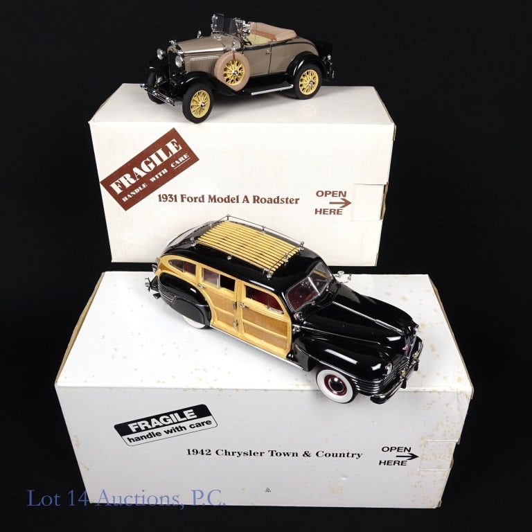 1/24 Danbury Mint Die Cast Sedans (2): The Danbury Mint is known for making high quality die cast replicas of classic cars. This is an assortment of two different 1/24 scale die cast models from The Danbury Mint. Models included are a 1931