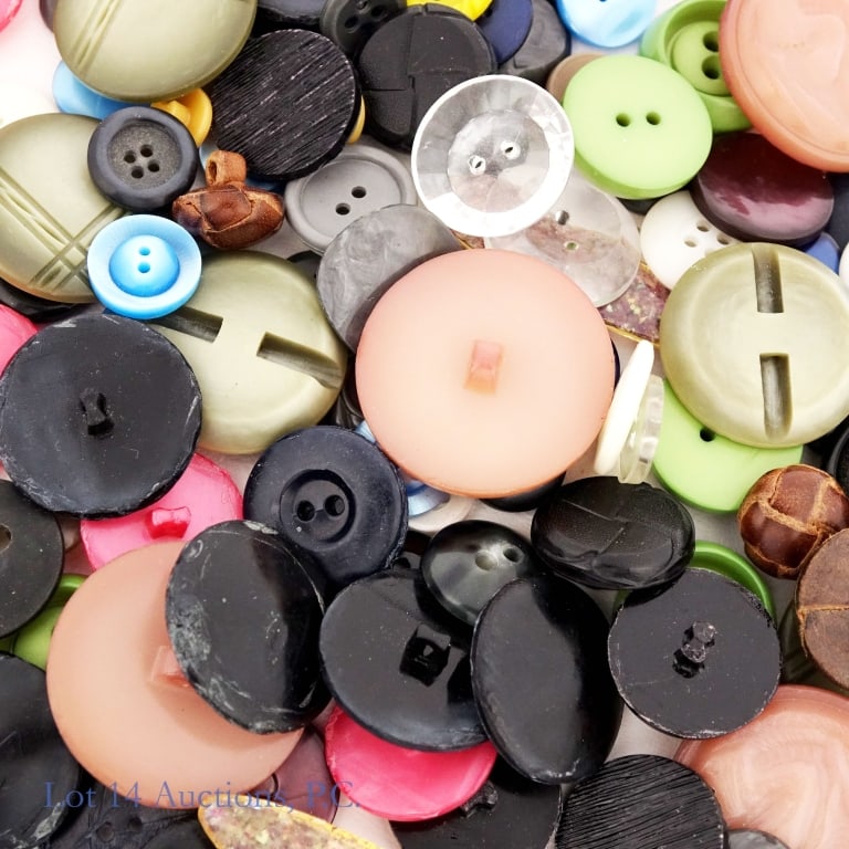Button Collection 7+ Pounds - 3