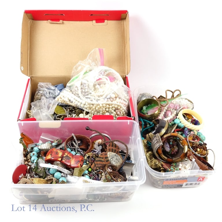 Costume / Fashion Jewelry (~20 lbs): Large costume an fashion jewelry lot. Approximately 20 lbs total weight. See photos for details and selection.