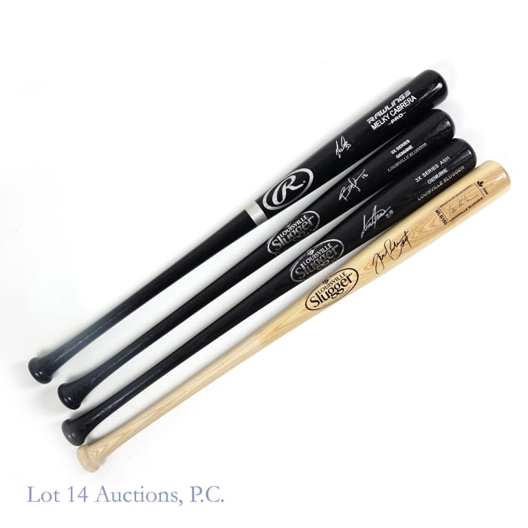 4 White Sox Sgd Bats Baines Crede Cabrera: Assortment of four full size baseball bats signed by former White Sox players. The highlight of this assortment is a Louisville Slugger signed by Joe Crede as well as a Rawlings Pro style bat signed b