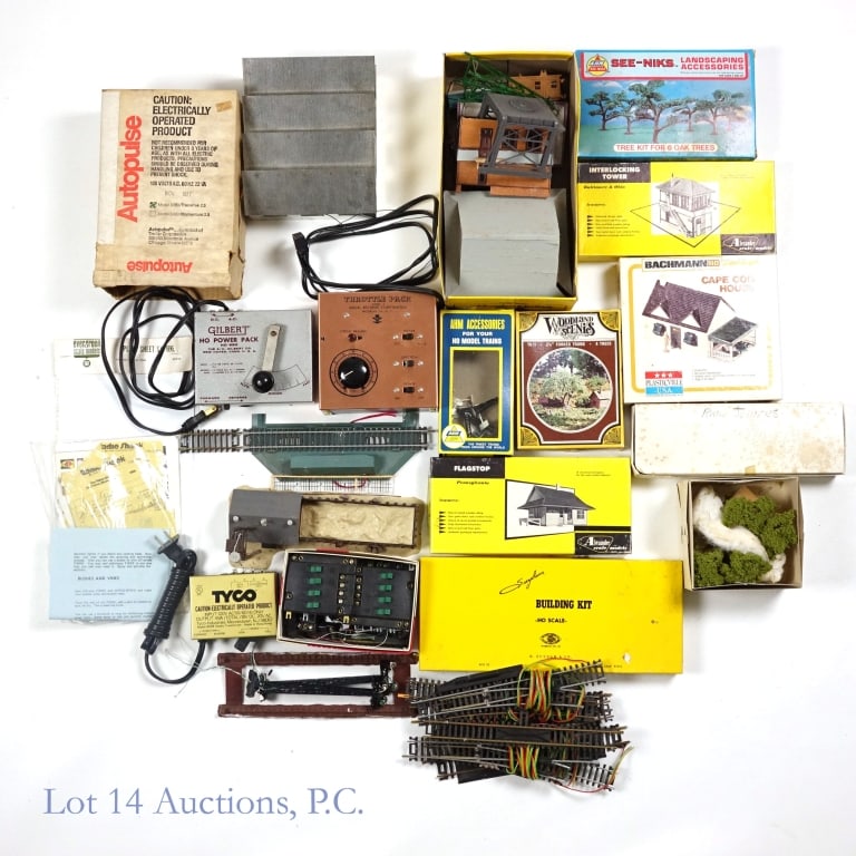 HO Scale Tracks Controllers Accessories Buildings (1 of 6)