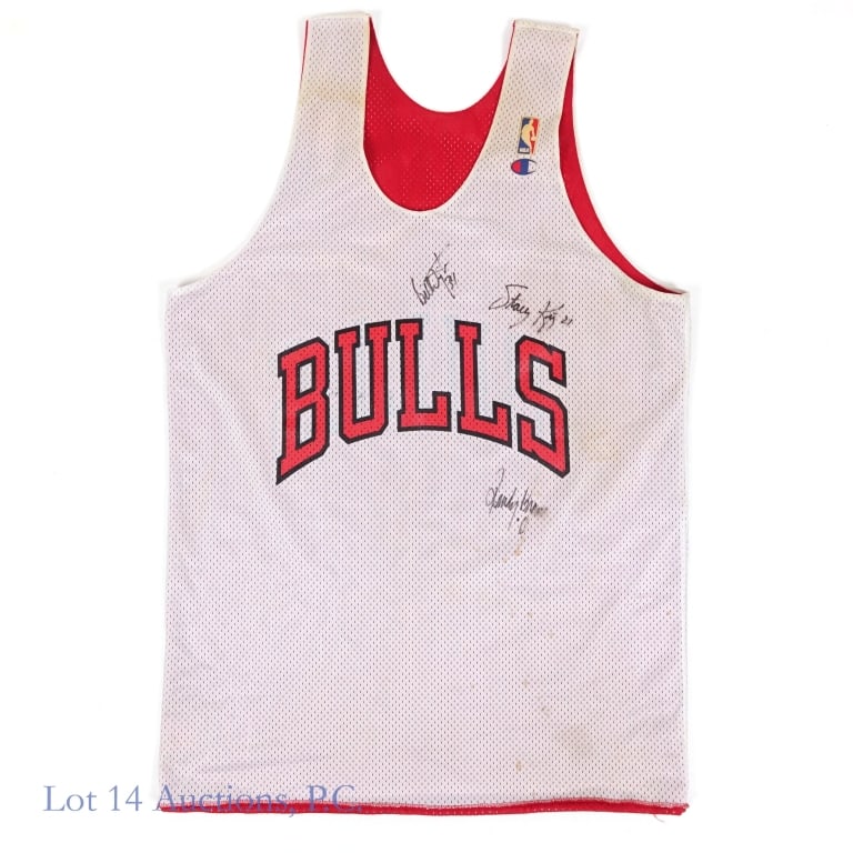 Chicago Bulls Signed Jerseys (3) - 2