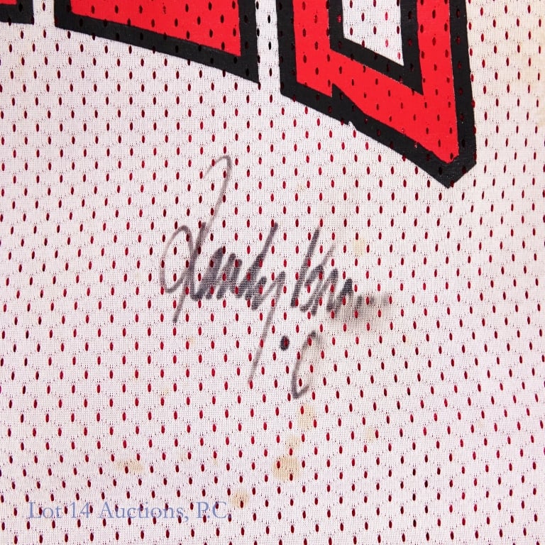 Chicago Bulls Signed Jerseys (3) - 4
