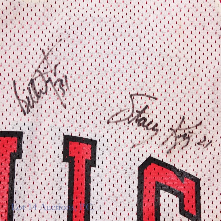 Chicago Bulls Signed Jerseys (3) - 5