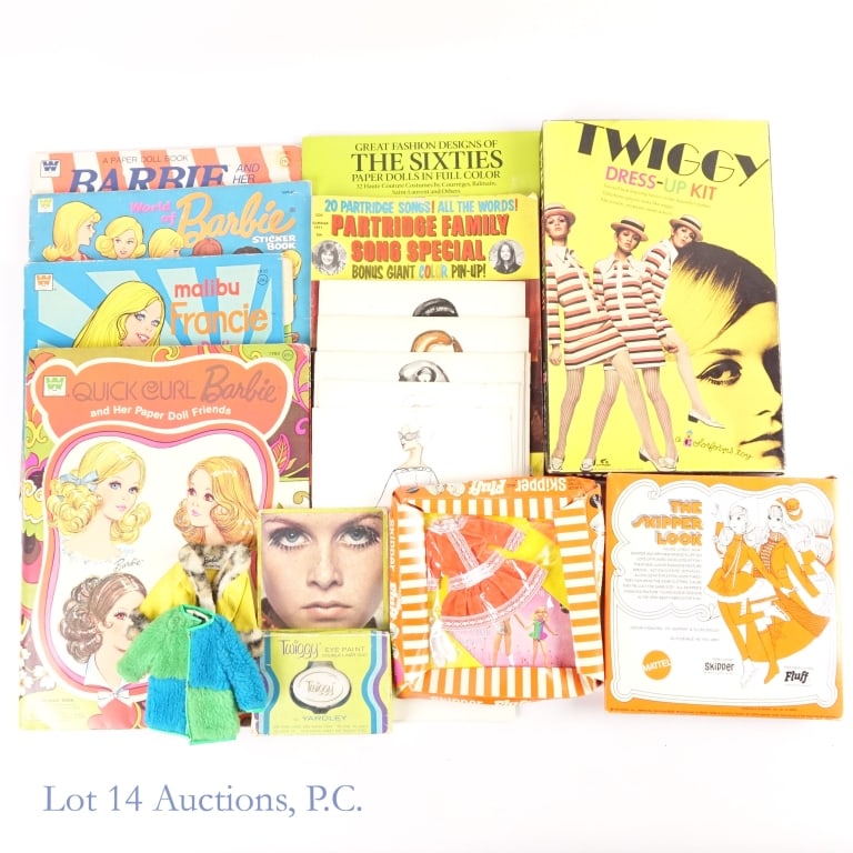 1970s Skipper Outfits, Twiggy, Paper Doll Books: Mattel Skipper outfits in box *** Twiggy Dress-Up Kit in box *** Twiggy Eye Paint *** Barbie and more paper doll books *** Partridge Family Song Special book *** See photos for details and selection.