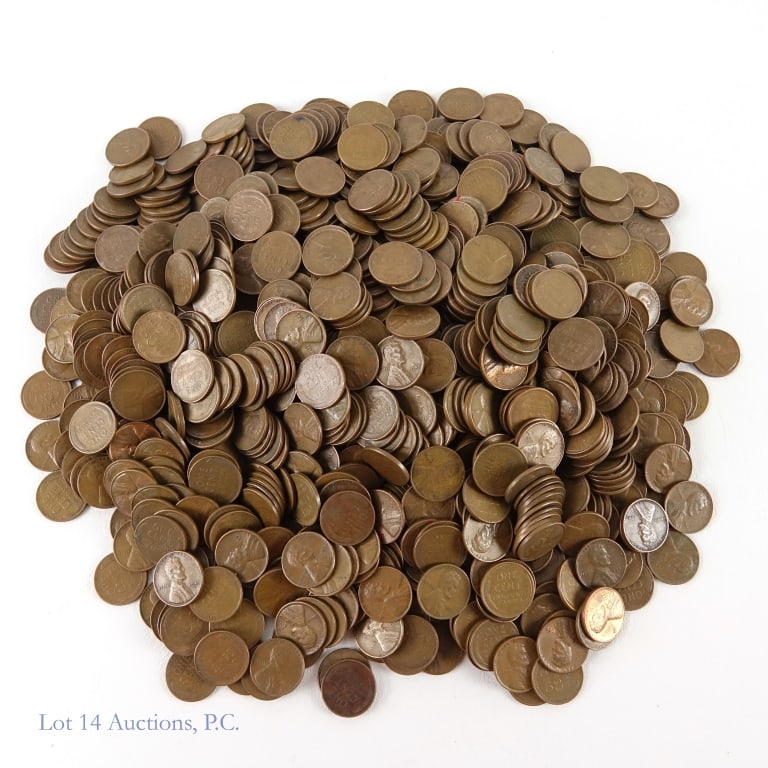 US Lincoln Wheat Cents (Appox. 1040): Approximately 1,040 United States Lincoln wheat cents. Per consigner, coins range from G - AU, are unsearched for varieties, and virtually all of the culls have been removed. *** Lot 14 Auctions is